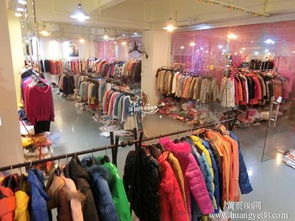 尾貨批發(fā)折扣批發(fā)廠家直批洛可可羽絨服一手貨源分析